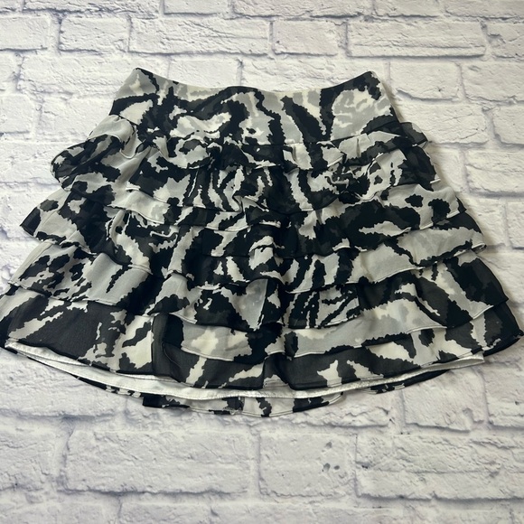 Express  Black and White Ruffled/ Tiered Mini Skirt. - Picture 1 of 6